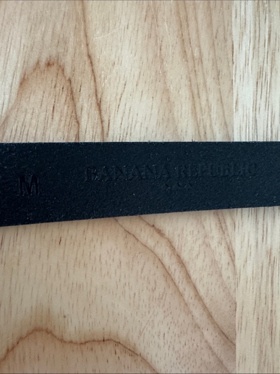 Banana Republic Classic Black Buffalo Leather Women’s Skinny Belt w/Gold Buckle